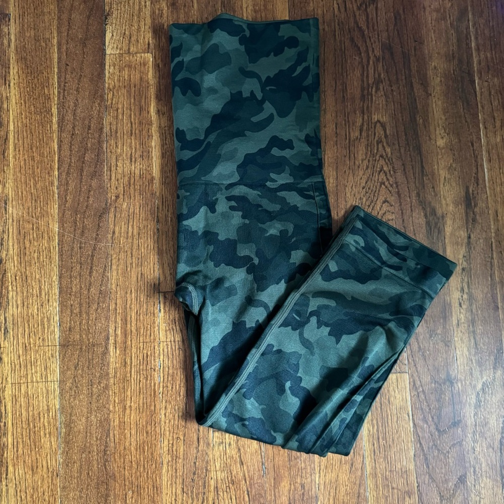 EUC Belly Bandit Post-Partum Support Leggings in Camo